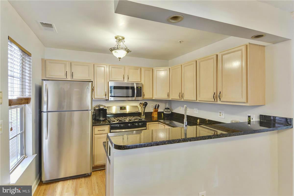 103 Timberbrook Lane, Unit 101 Gaithersburg, MD 20878 - Photo 5 of 27 Kitchen