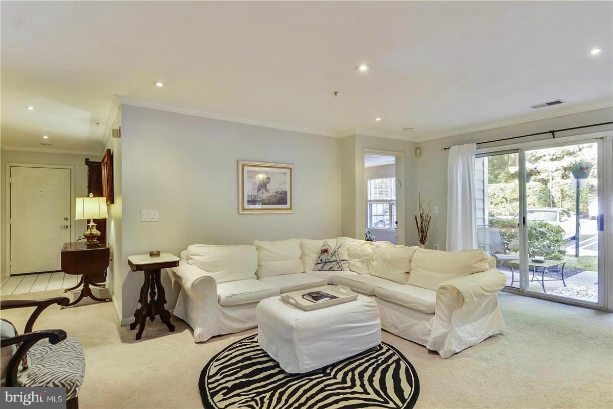 103 Timberbrook Lane, Unit 101 Gaithersburg, MD 20878 - Photo 9 of 27 Living Room