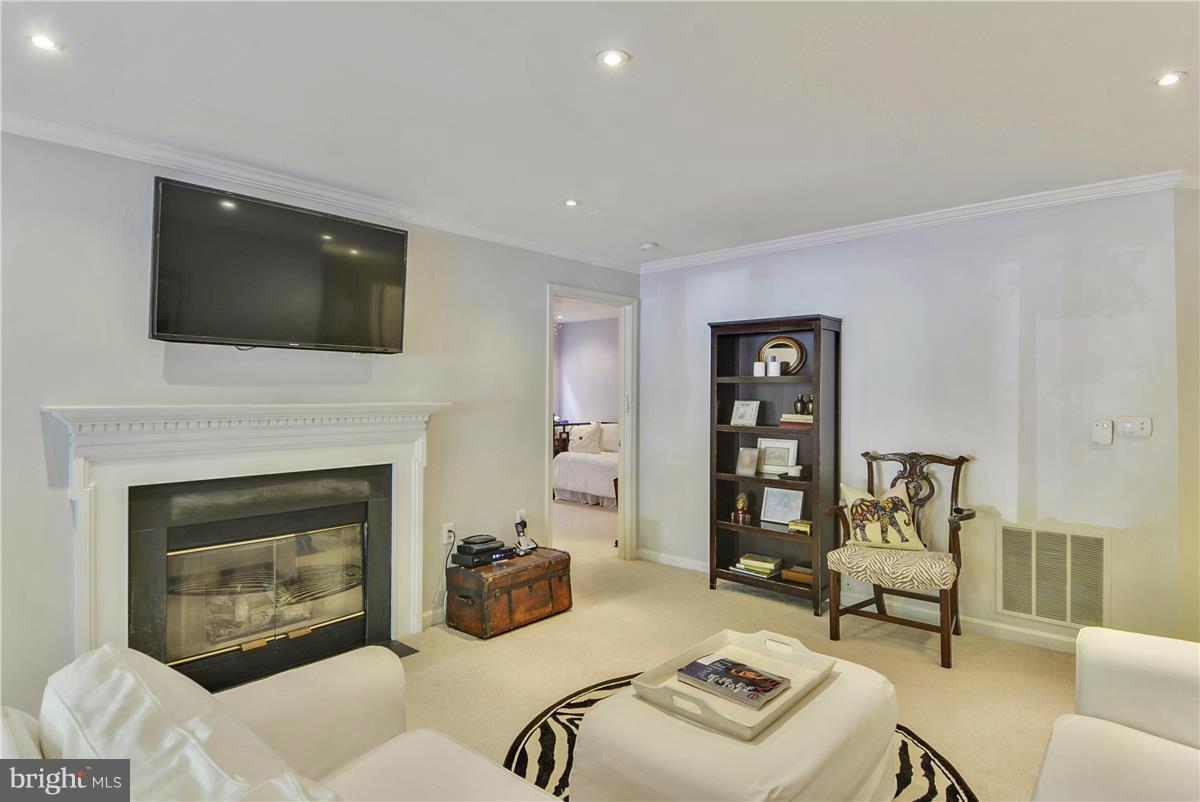 103 Timberbrook Lane, Unit 101 Gaithersburg, MD 20878 - Photo 10 of 27 Living Room