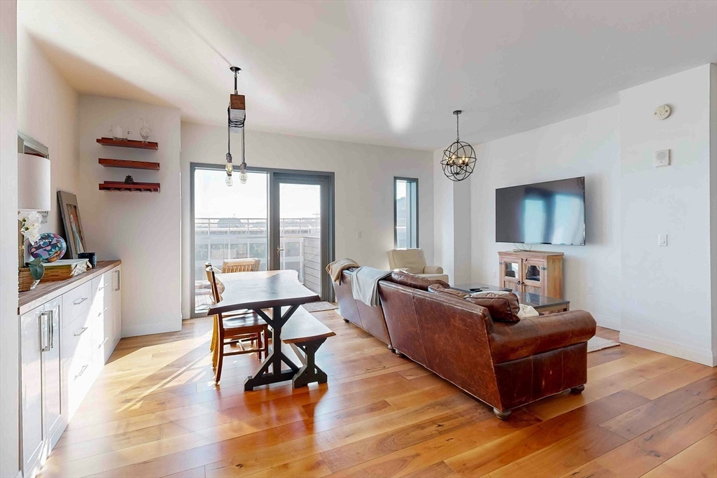 300 Pier 4 Blvd., Unit 6E Boston, MA 02210 - Photo 13 of 36 a living room with furniture