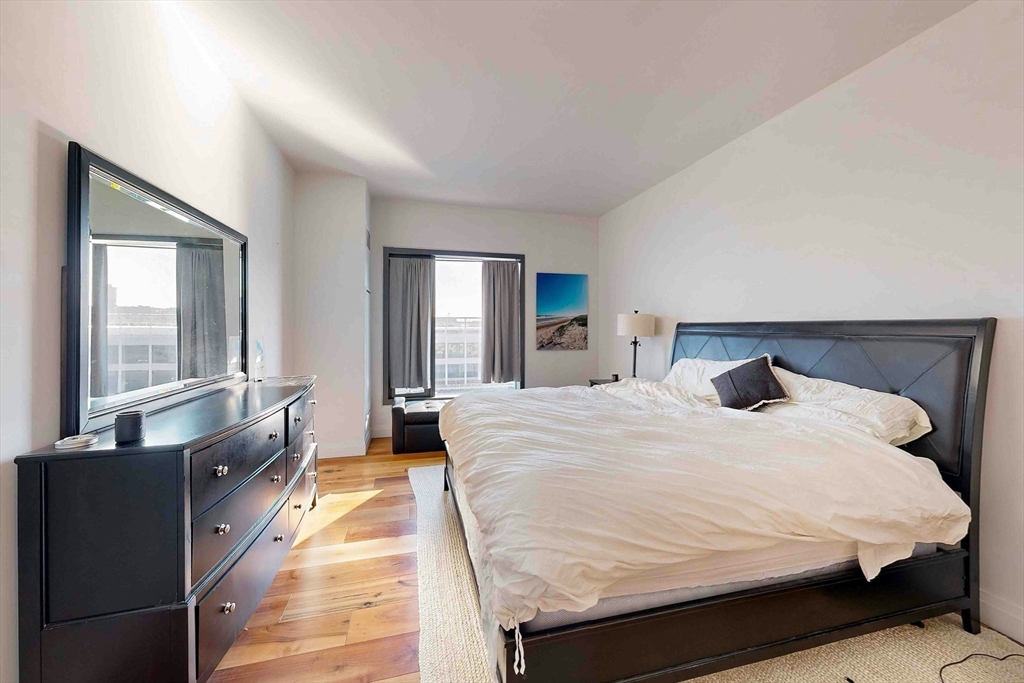 300 Pier 4 Blvd., Unit 6E Boston, MA 02210 - Photo 22 of 36 a bedroom with a large bed and a large window