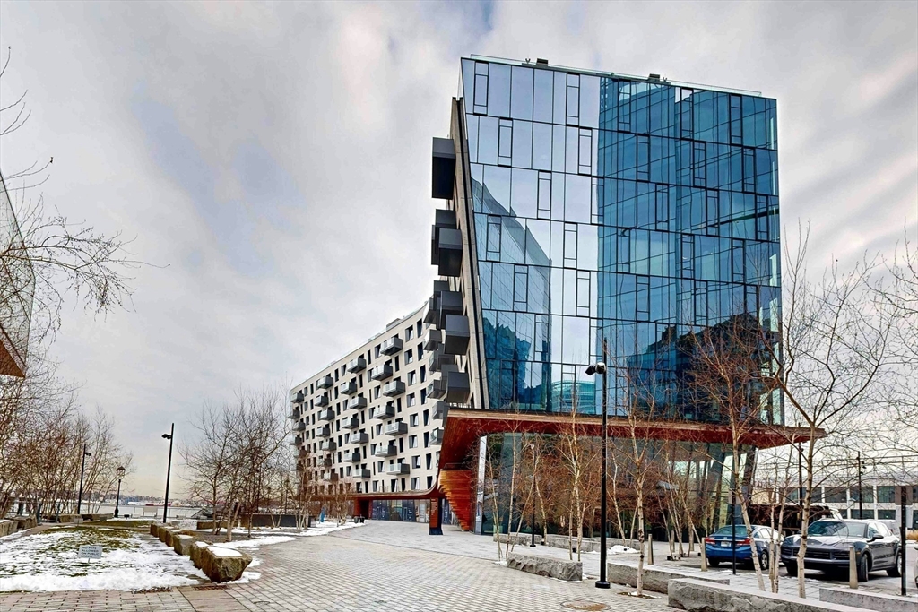 300 Pier 4 Blvd., Unit 6E Boston, MA 02210 - Photo 5 of 36 a view of a city with tall buildings