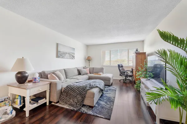 $1,800 | 125 Shore Court, Unit 304A, North Palm Beach, FL 33408