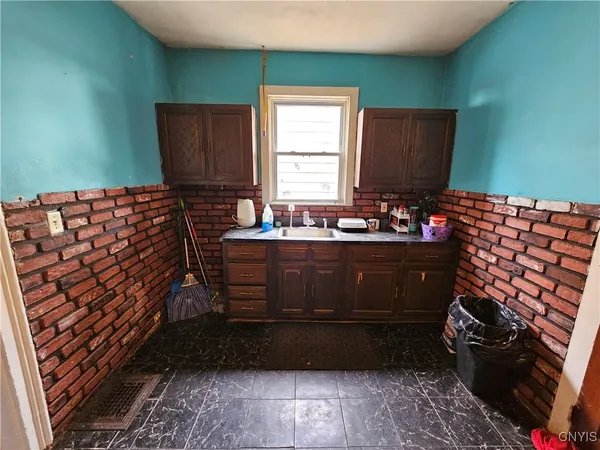 $137,400 | 21-23 Derby Avenue, Auburn, NY 13021