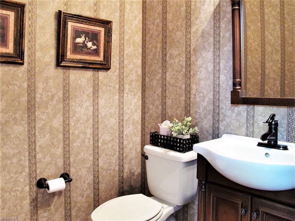 8077 Glengarriff Road Clemmons, NC 27012 - Photo 24 of 48 Gallery Image 24