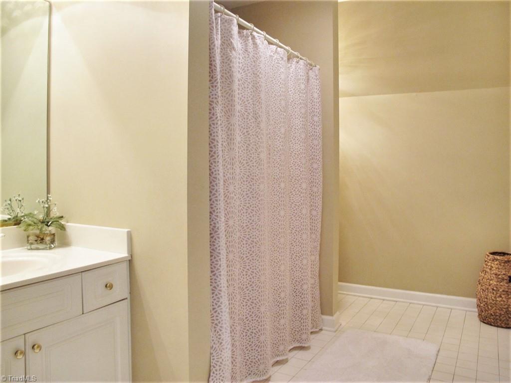 8077 Glengarriff Road Clemmons, NC 27012 - Photo 29 of 48 Gallery Image 29