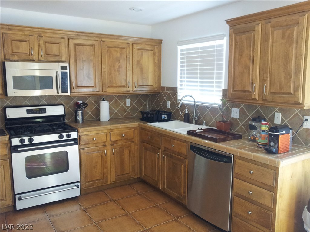 7293 Morrison Street Las Vegas, NV 89148 - Photo 4 of 23