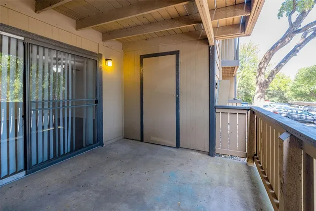 $1,200 | 3600 Greystone Drive, Unit 901, Austin, TX 78731