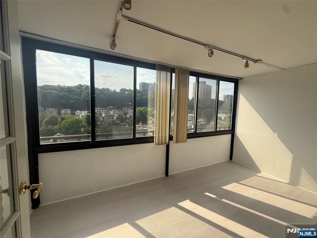 1203 River Road, Unit 14M Edgewater, NJ 07020 - Photo 10 of 22