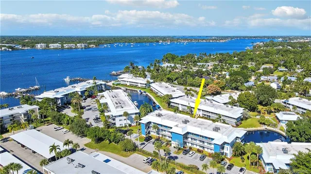 a view of a kitchen area