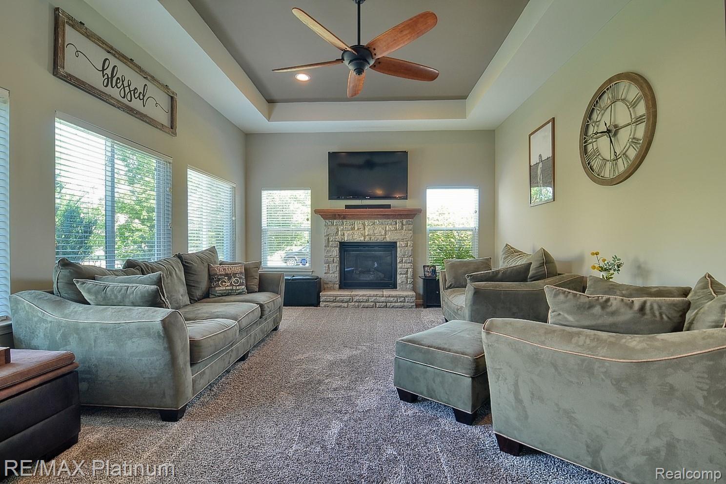 24579 Martindale Road South Lyon, MI 48178 - Photo 14 of 41 Great Room.jpg