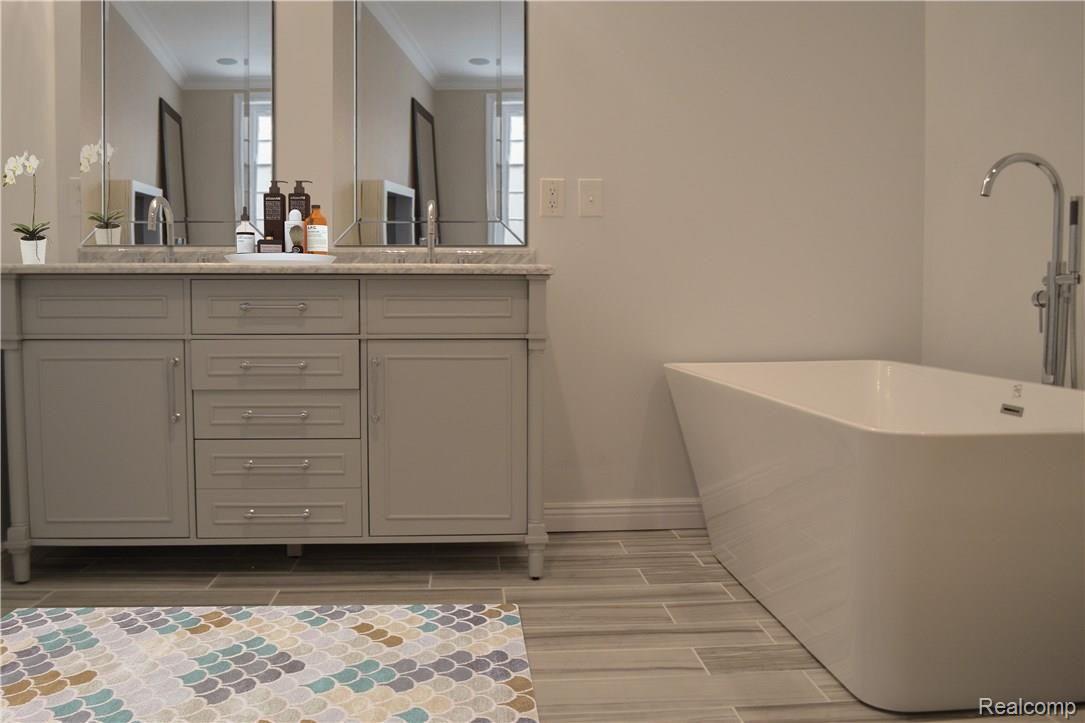 76 Webber Place Grosse Pointe, MI 48236 - Photo 24 of 30 Master Bath