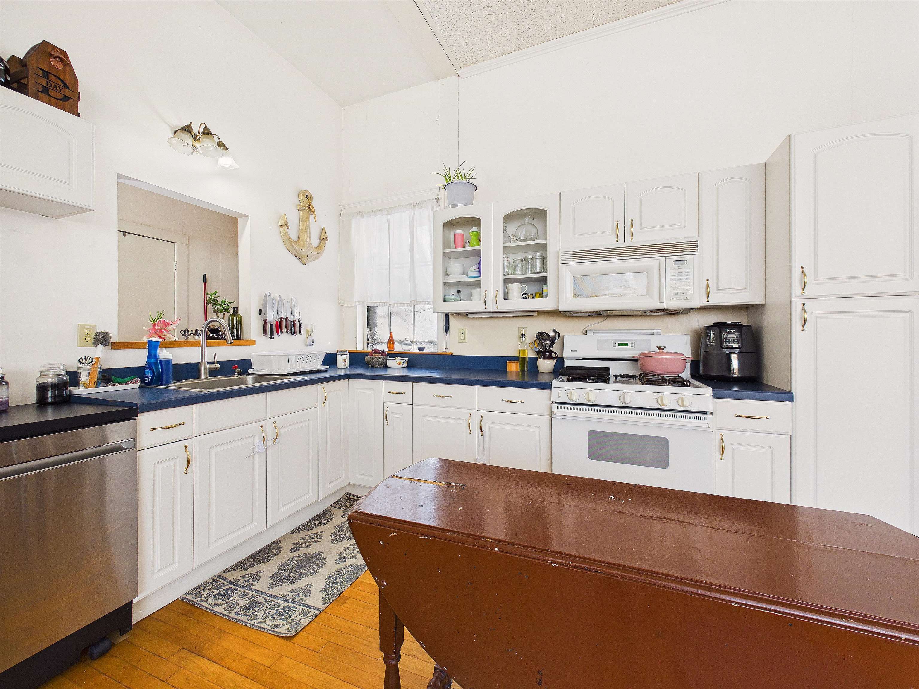 121 Howe Hill Road Pomfret, VT 05053 - Photo 5 of 32