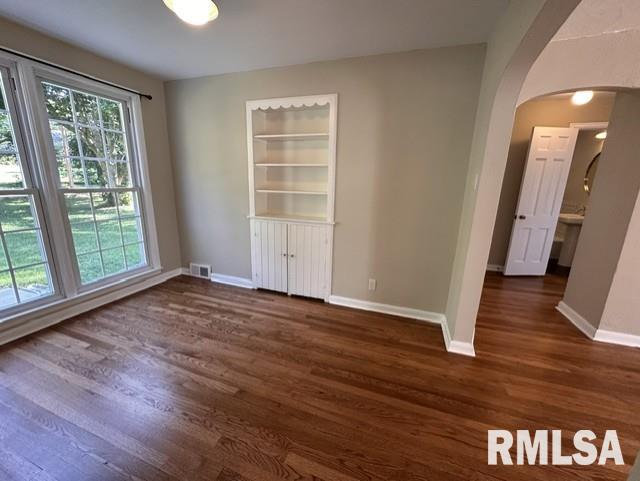 1210 Edgehill Road Jacksonville, IL 62650 - Photo 11 of 36 Gallery Image 11