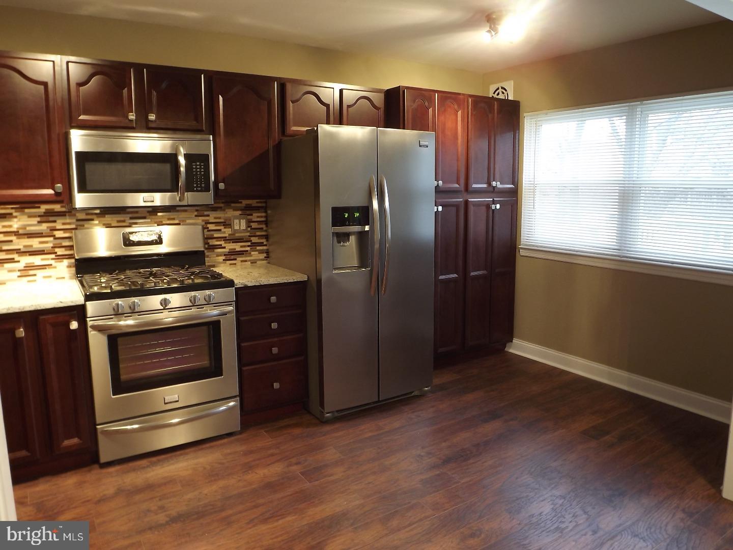12415 Tyrone Road Philadelphia, PA 19154 - Photo 3 of 24 Kitchen
