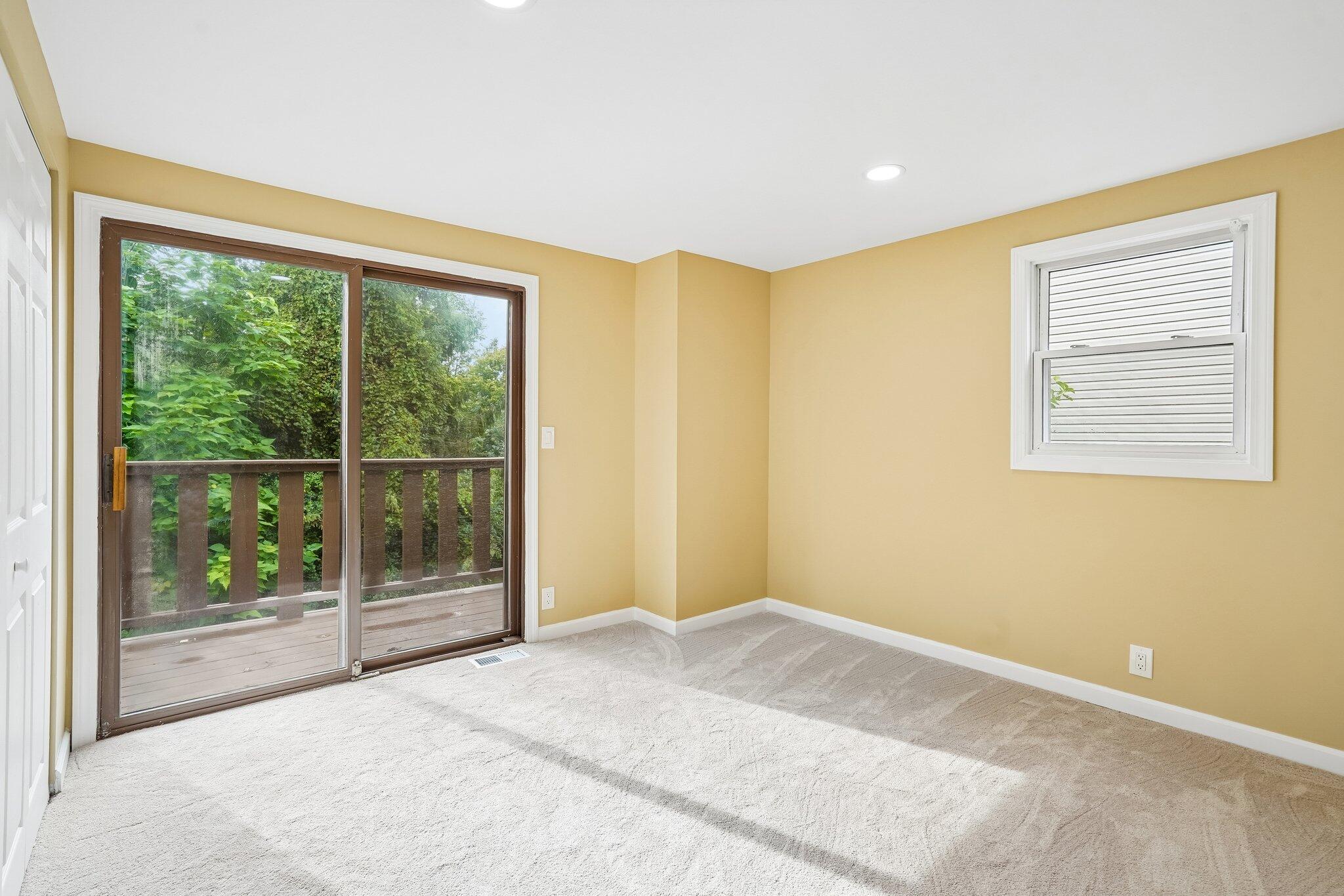 1150 Bangor Road Waterford, MI 48328 - Photo 20 of 35 Bedroom with Balcony