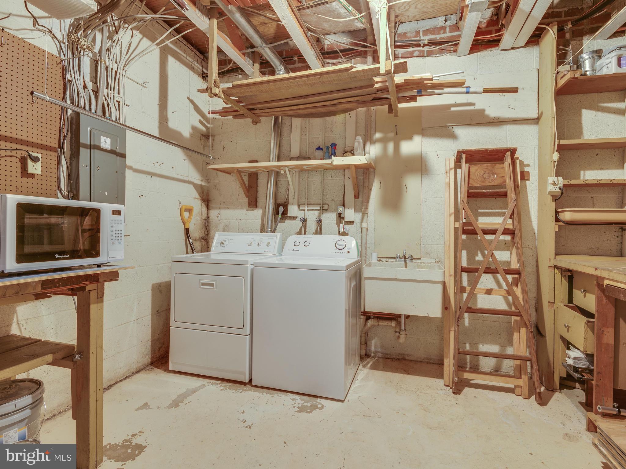 2017 Chadds Ford Drive Reston, VA 20191 - Photo 30 of 32 Washer and dryer