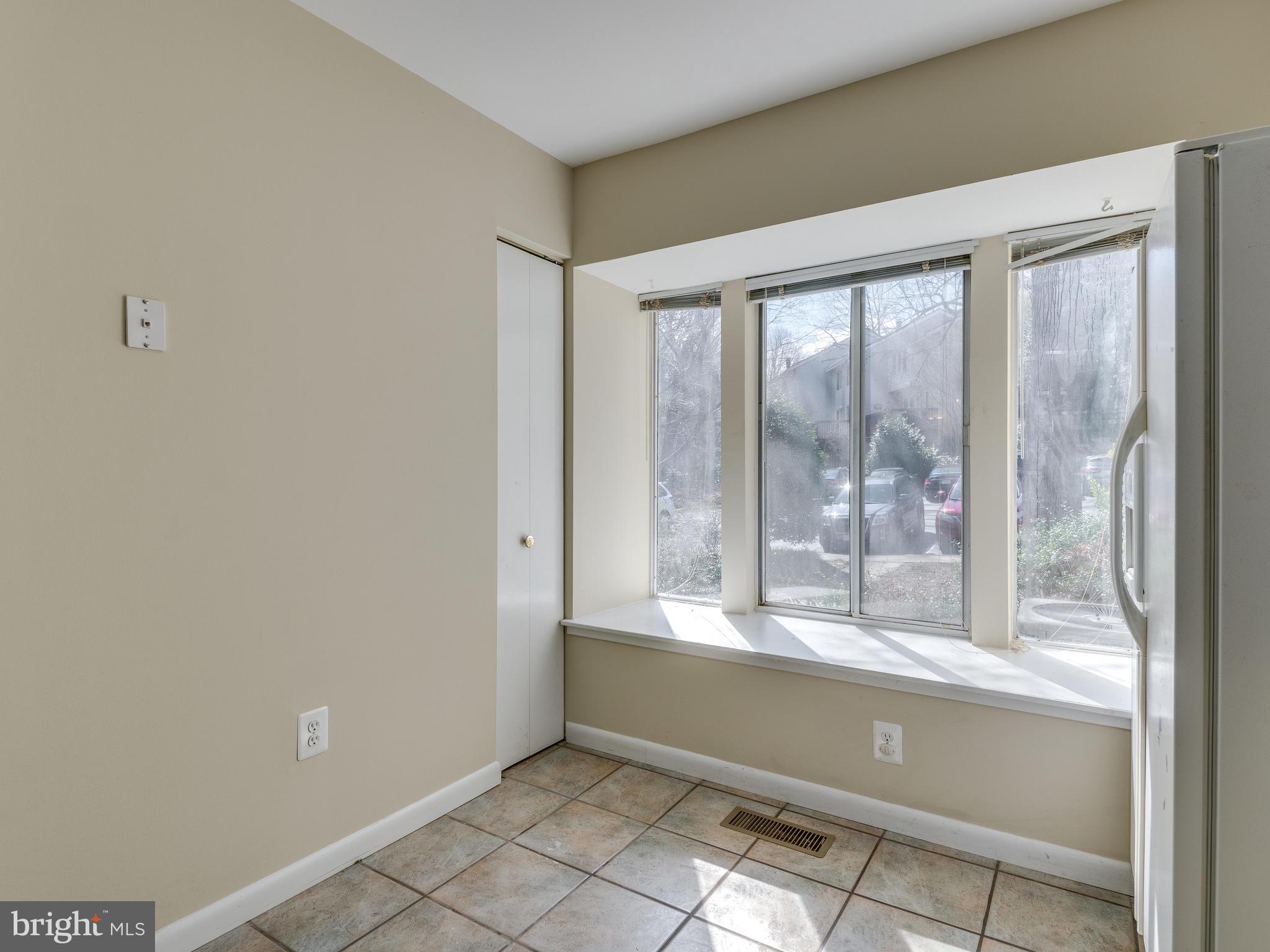 2017 Chadds Ford Drive Reston, VA 20191 - Photo 7 of 32 Eat in area looking out kitchen bay
