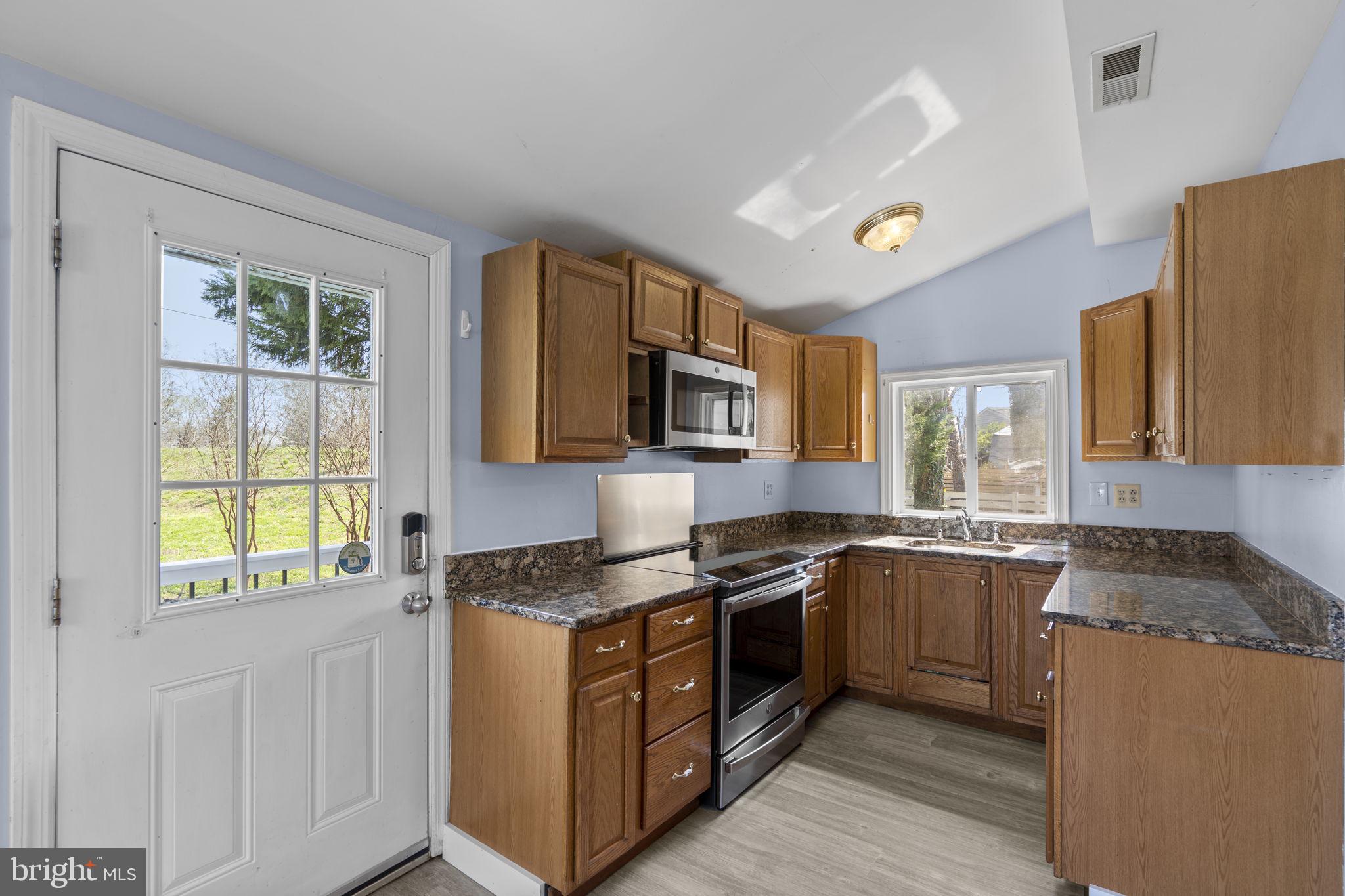 4905 Decatur Street Hyattsville, MD 20781 - Photo 6 of 25