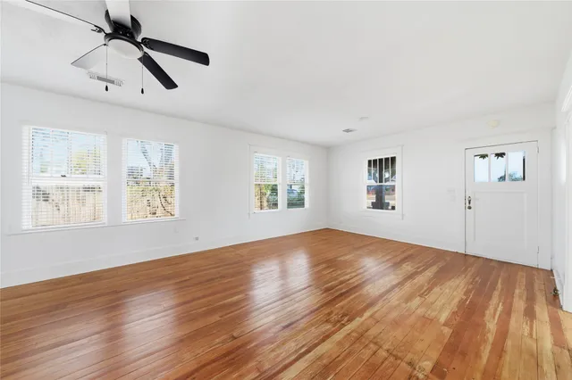 $1,600 | 3808 Highway 3, Dickinson, TX 77539