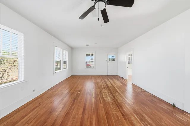 $1,600 | 3808 Highway 3, Dickinson, TX 77539