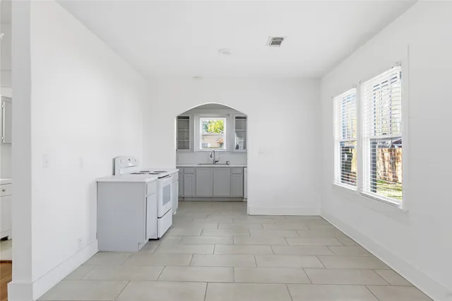 $1,600 | 3808 Highway 3, Dickinson, TX 77539