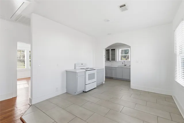 $1,600 | 3808 Highway 3, Dickinson, TX 77539