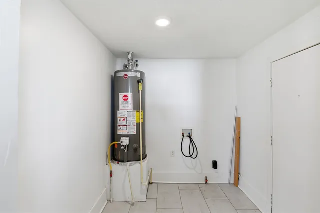 $1,600 | 3808 Highway 3, Dickinson, TX 77539