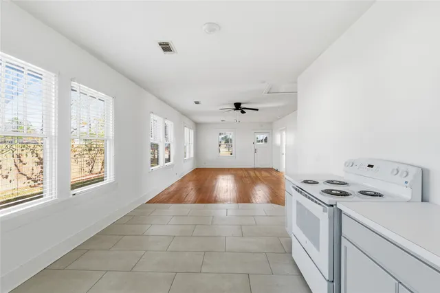 $1,600 | 3808 Highway 3, Dickinson, TX 77539