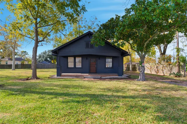 $1,600 | 3808 Highway 3, Dickinson, TX 77539