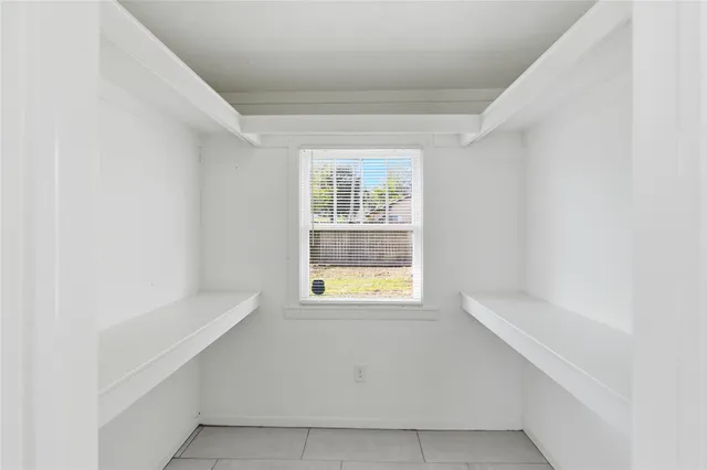 $1,600 | 3808 Highway 3, Dickinson, TX 77539