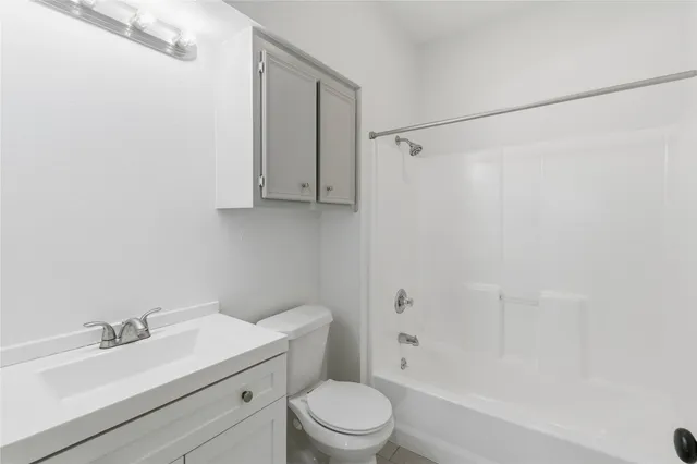 $1,600 | 3808 Highway 3, Dickinson, TX 77539