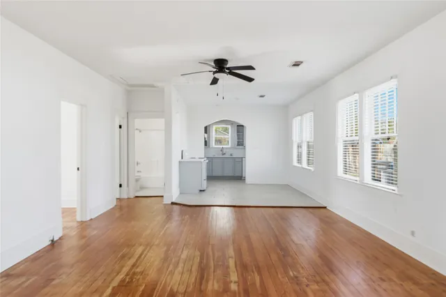 $1,600 | 3808 Highway 3, Dickinson, TX 77539