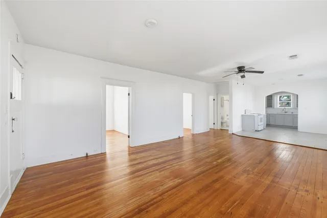 $1,600 | 3808 Highway 3, Dickinson, TX 77539