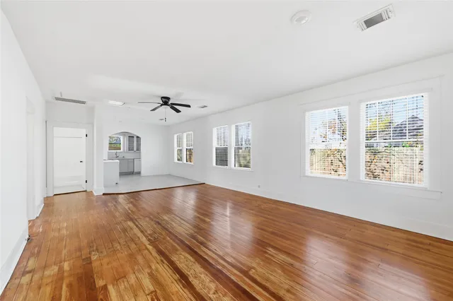 $1,600 | 3808 Highway 3, Dickinson, TX 77539