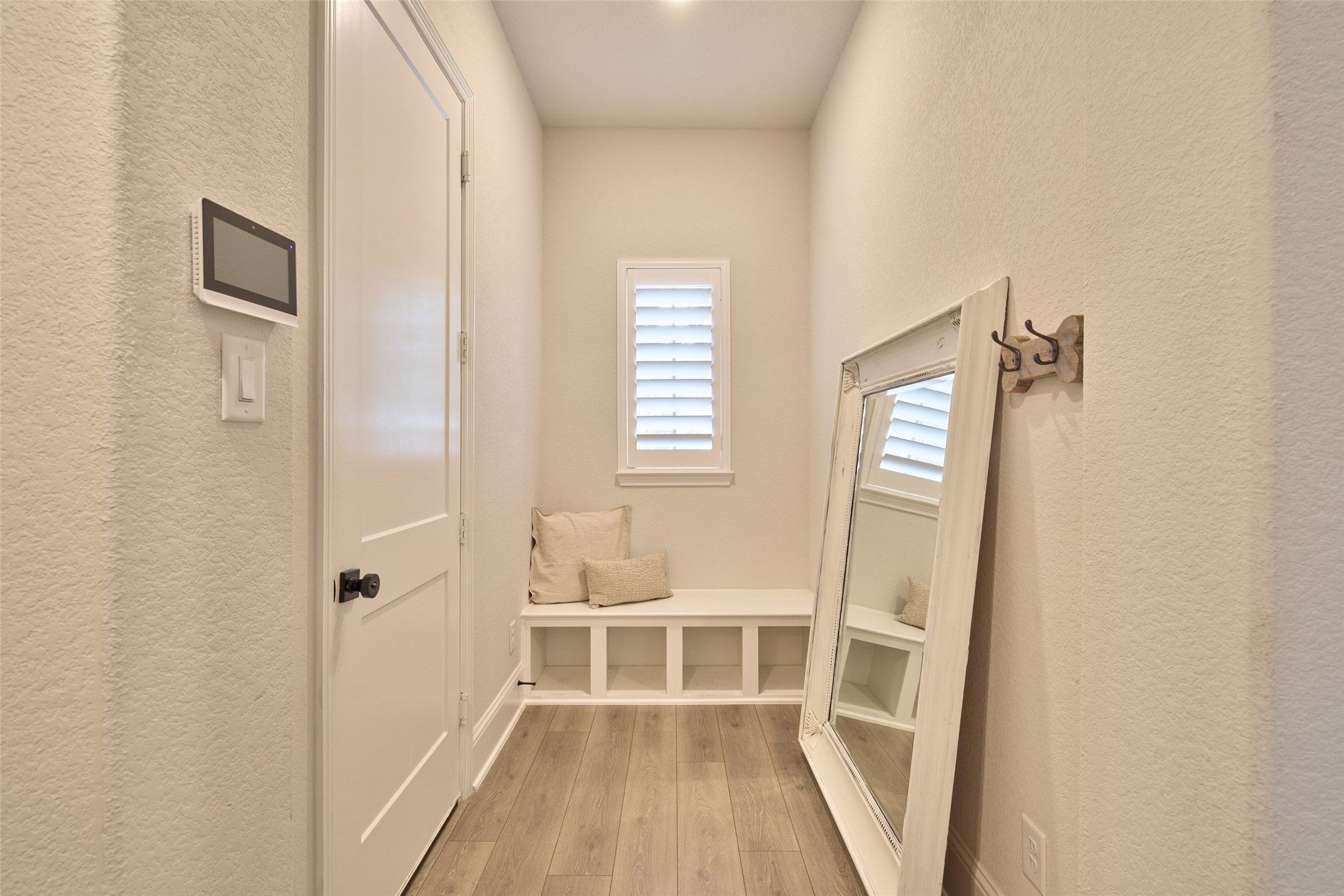 10090 South Goshawk Trail Conroe, TX 77385 - Photo 35 of 43 MUD Room with door to garage.