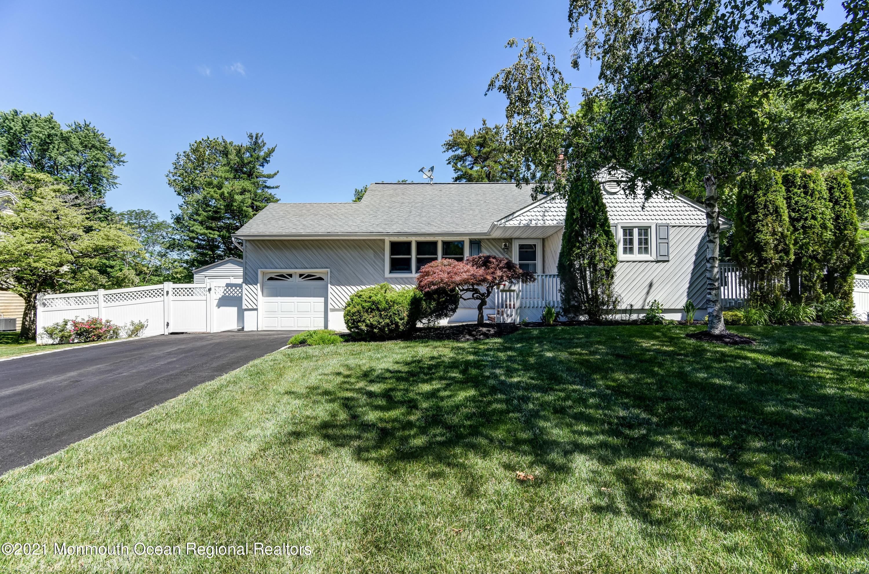 7 Crescent Road Holmdel, NJ 07733 - Photo 1 of 25 01-Front View