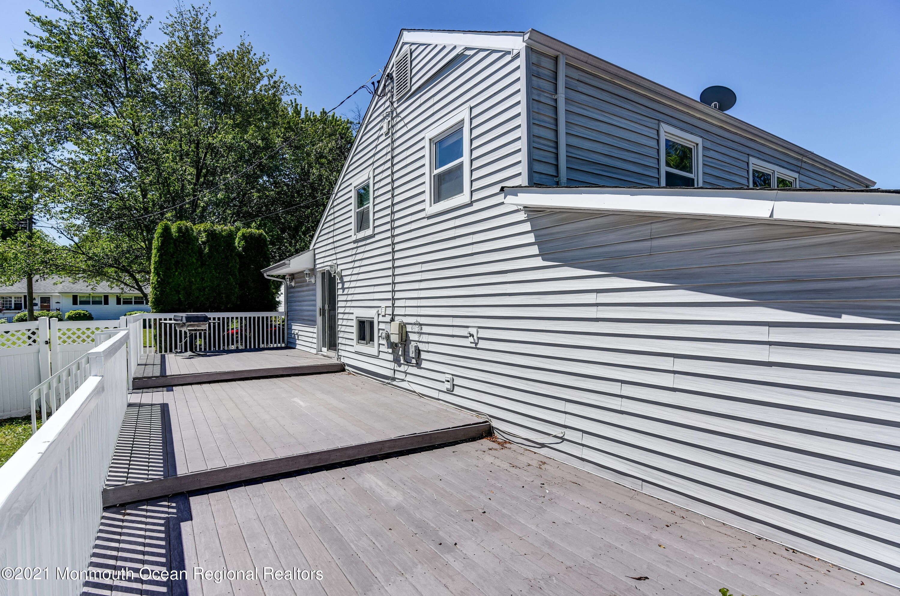 7 Crescent Road Holmdel, NJ 07733 - Photo 21 of 25 21-Deck