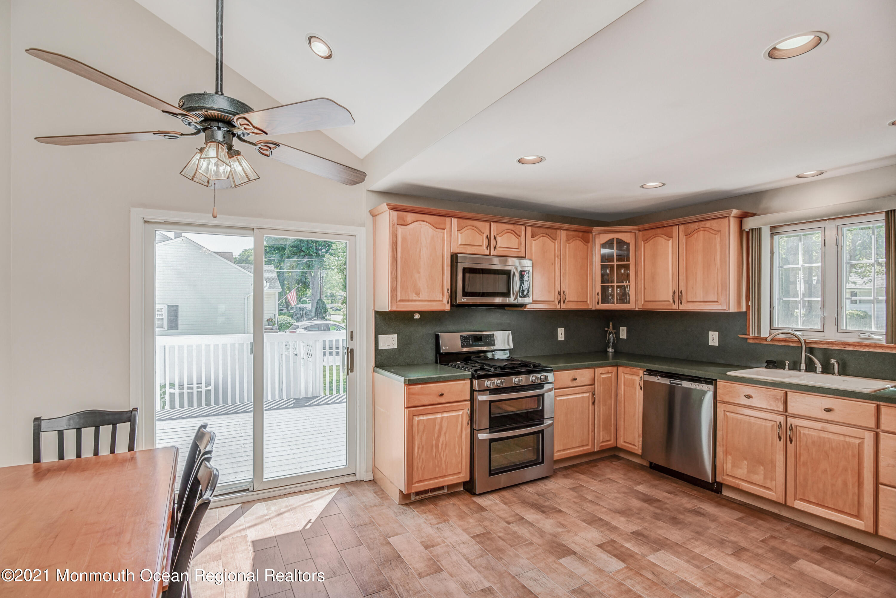 7 Crescent Road Holmdel, NJ 07733 - Photo 4 of 25 04-Kitchen