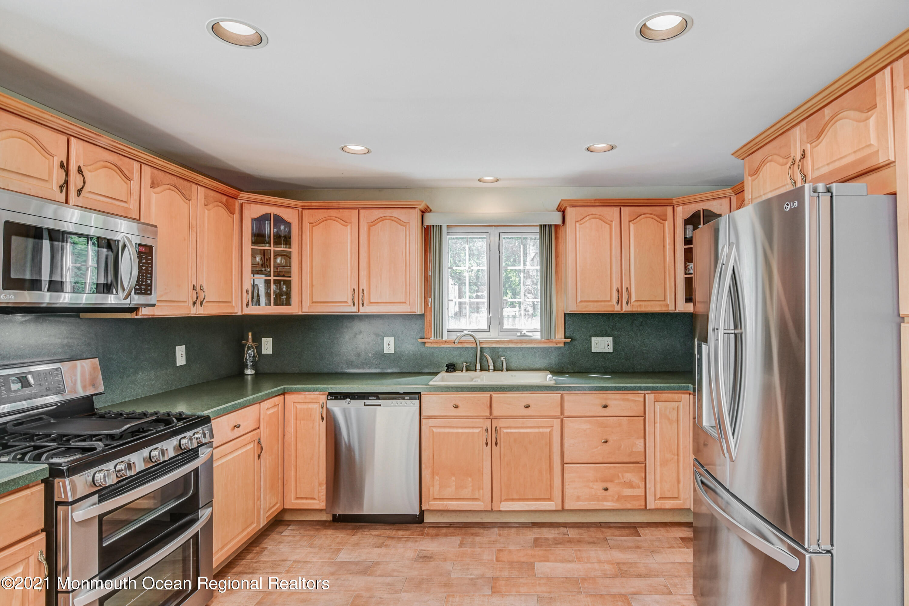7 Crescent Road Holmdel, NJ 07733 - Photo 5 of 25 05-Kitchen