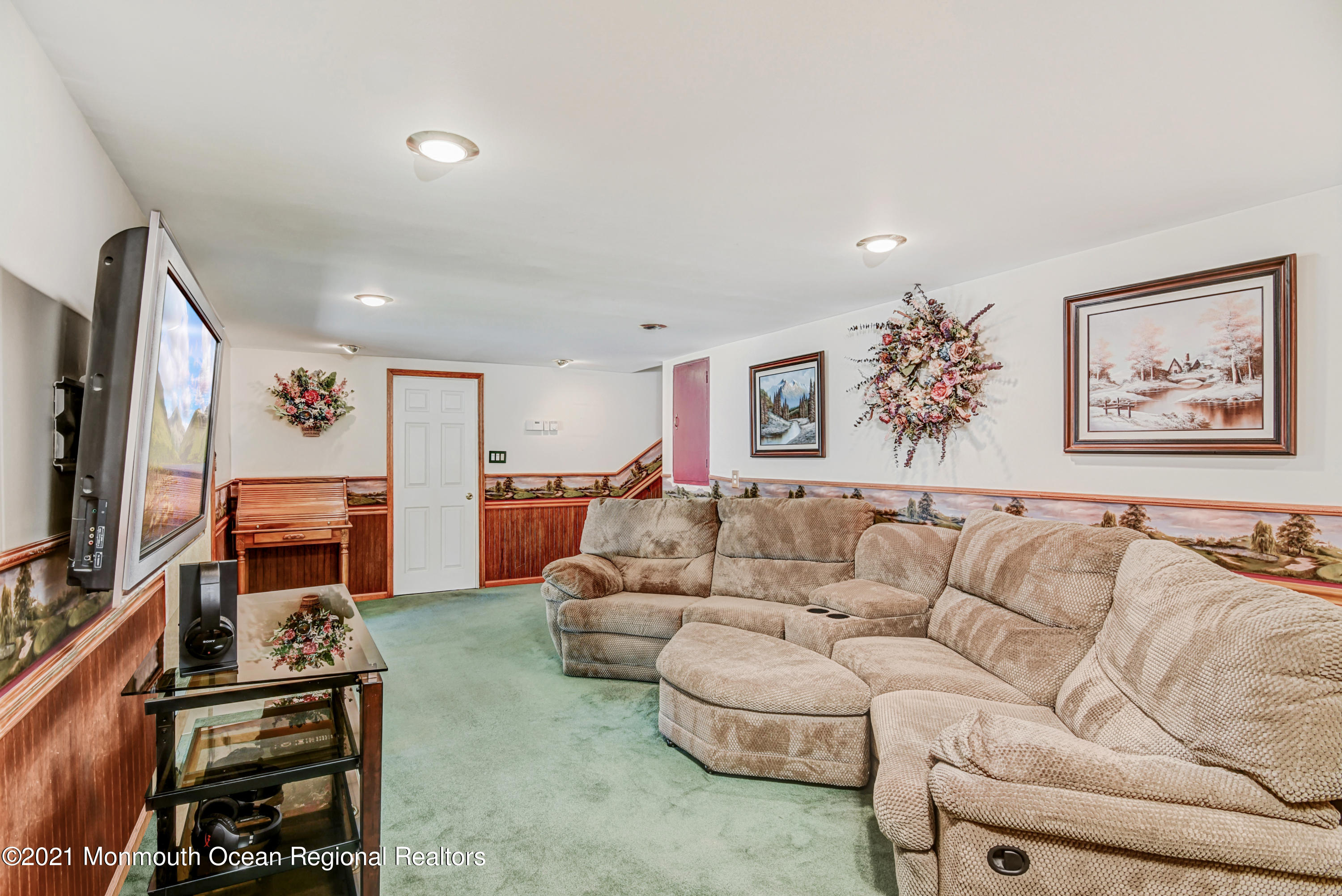 7 Crescent Road Holmdel, NJ 07733 - Photo 10 of 25 10-Family Room