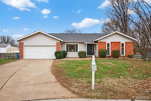 $284,900 | 4 Sunnydays Court, St. Charles, MO 63303