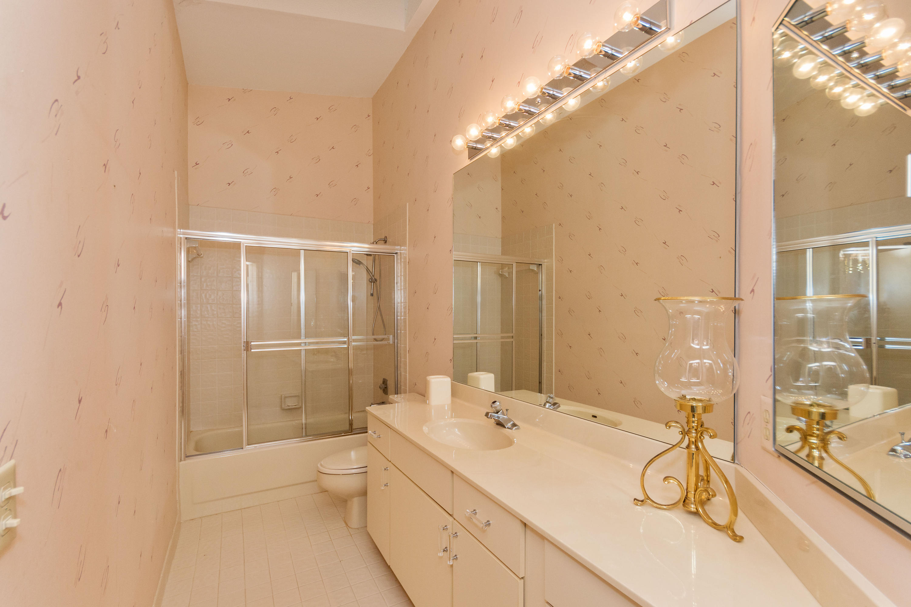19539 Bay View Road Boca Raton, FL 33434 - Photo 26 of 34 Guest Bath