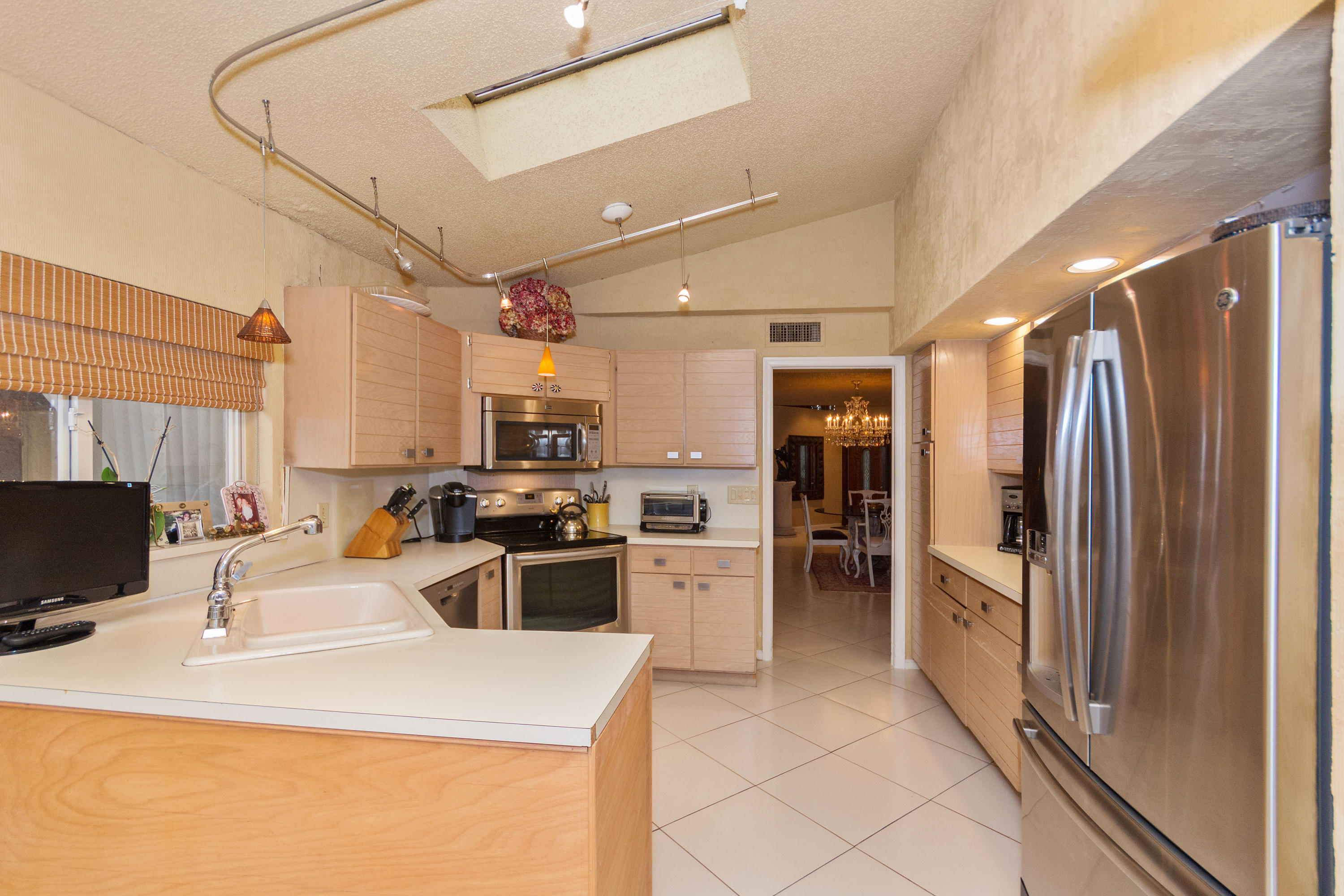 19539 Bay View Road Boca Raton, FL 33434 - Photo 5 of 34 Kitchen
