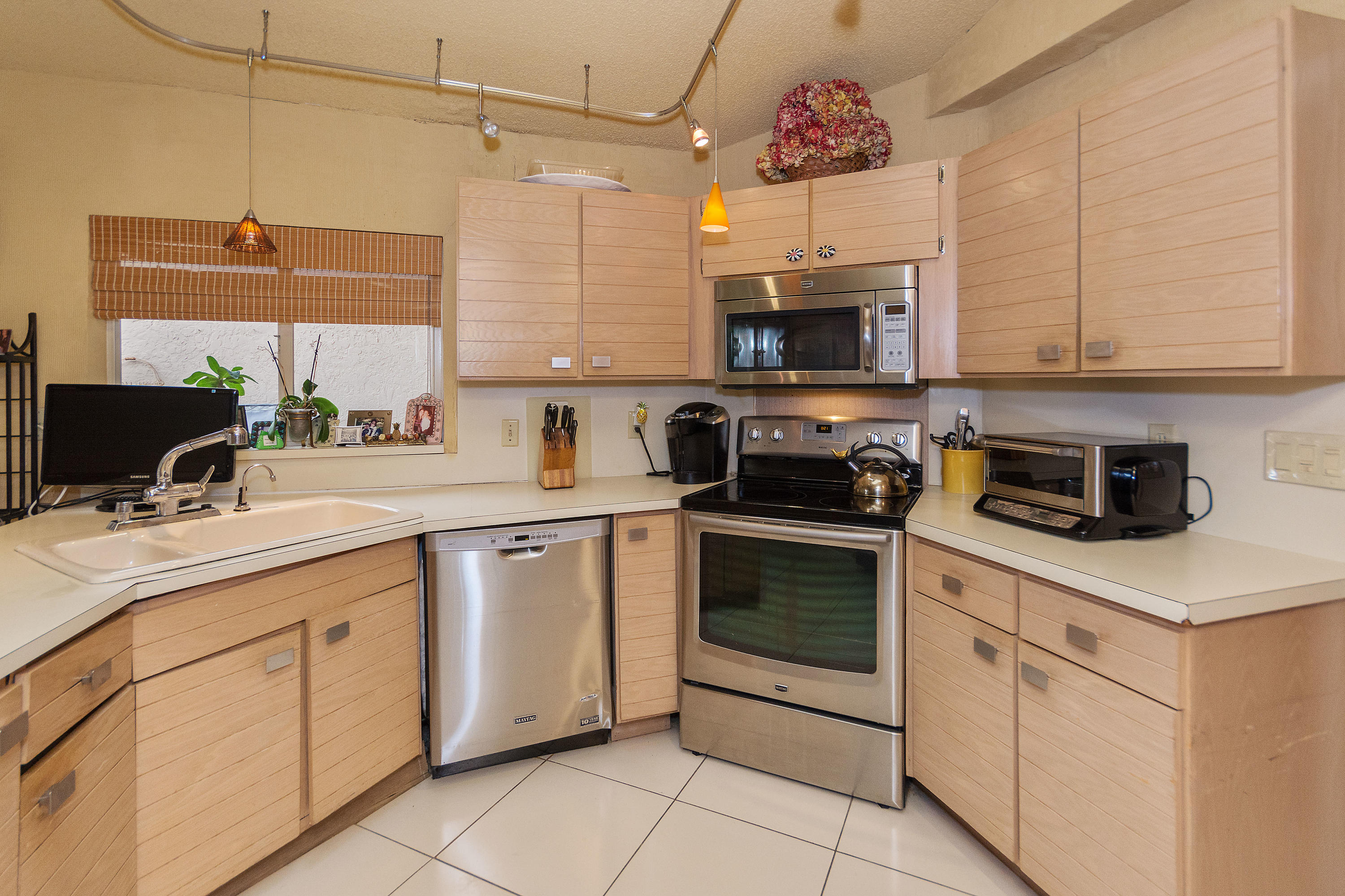 19539 Bay View Road Boca Raton, FL 33434 - Photo 7 of 34 Kitchen
