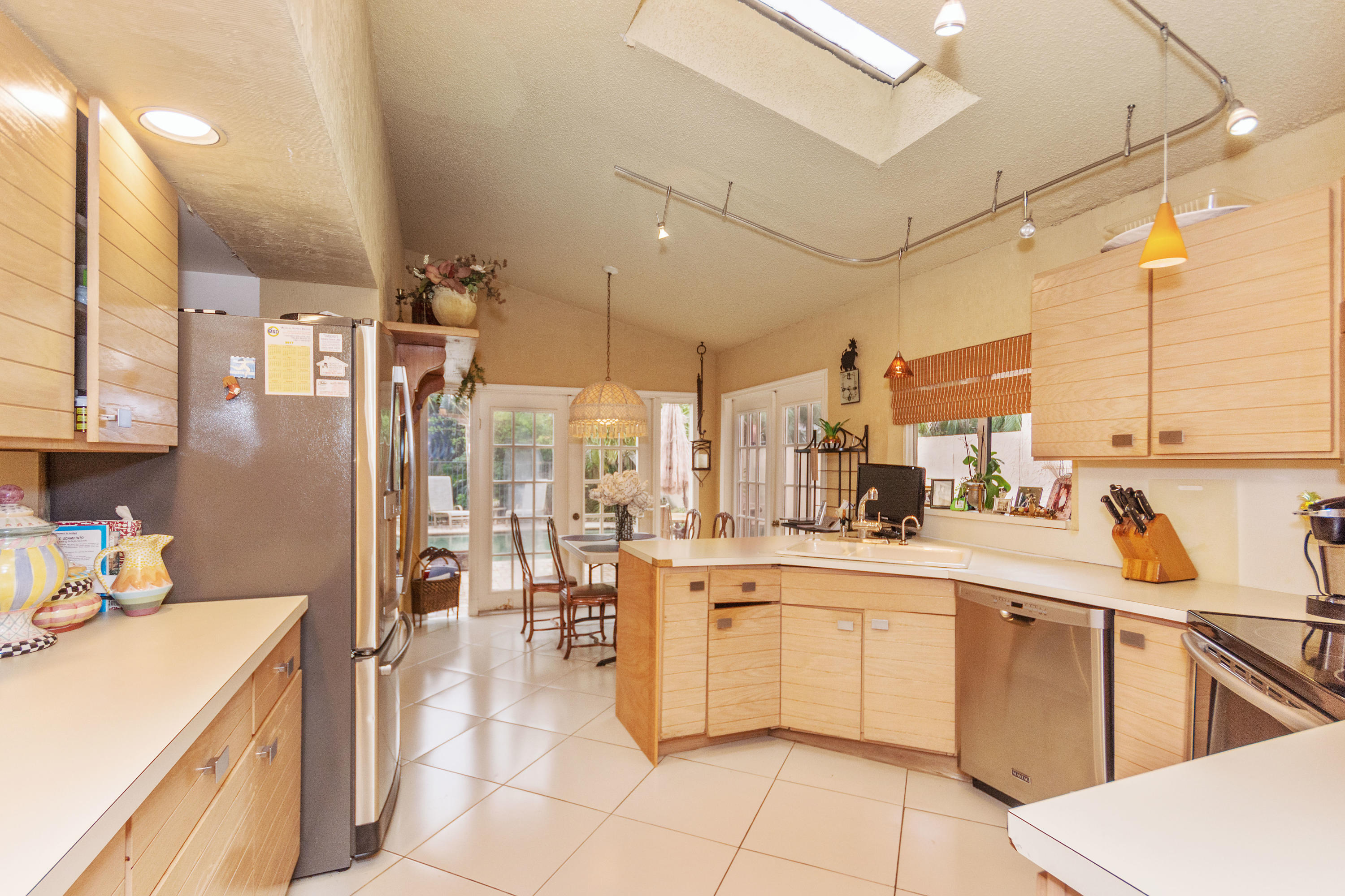19539 Bay View Road Boca Raton, FL 33434 - Photo 8 of 34 Kitchen