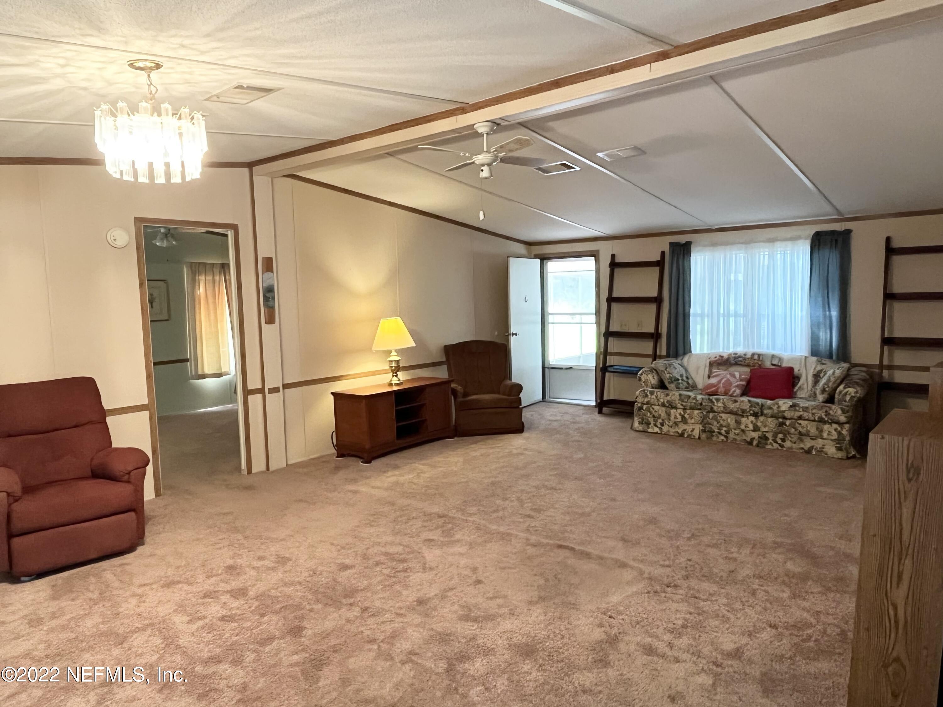 400 East Bannerville Road Palatka, FL 32177 - Photo 3 of 23 Living room