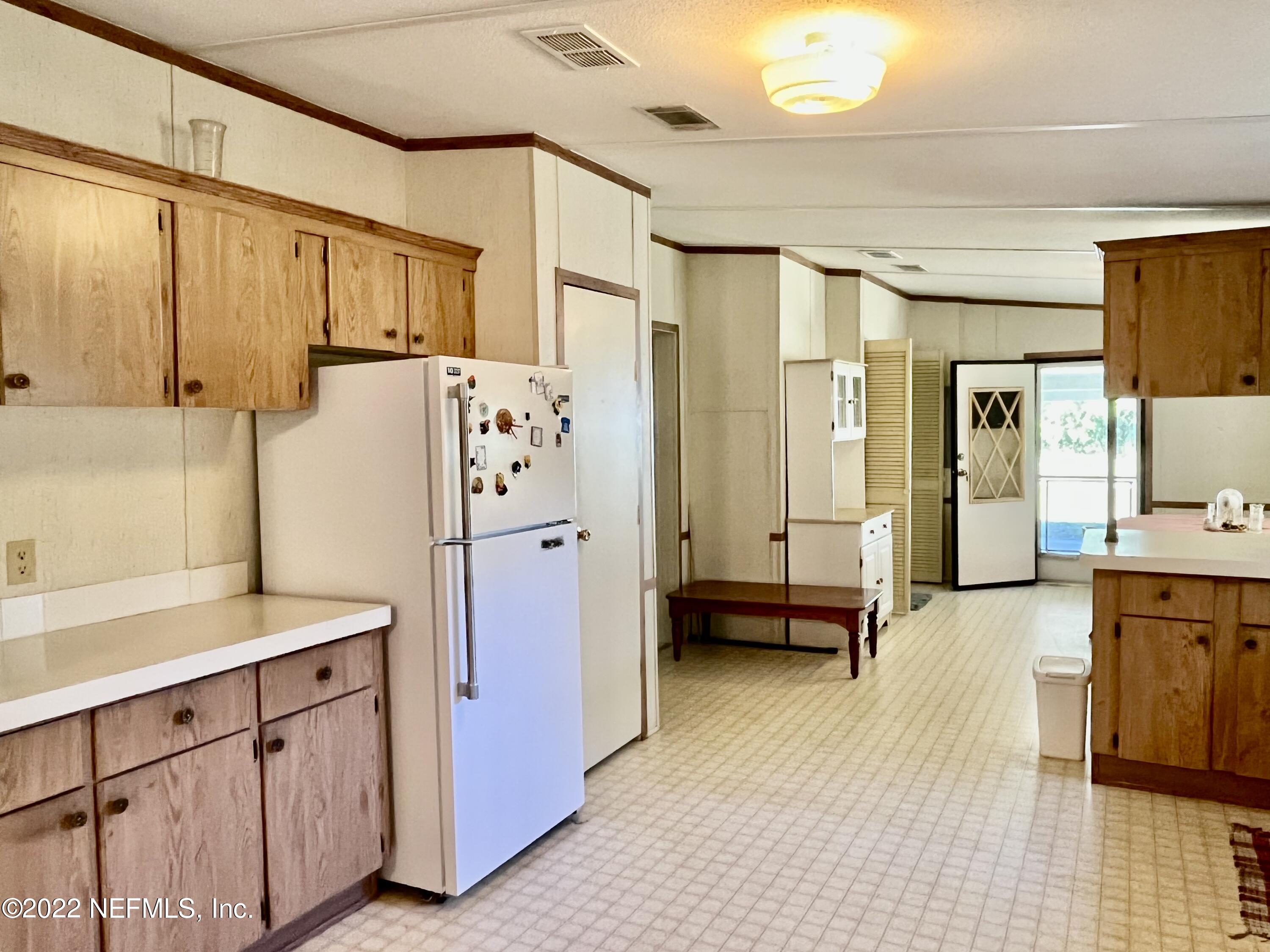 400 East Bannerville Road Palatka, FL 32177 - Photo 5 of 23 Spacious kitchen