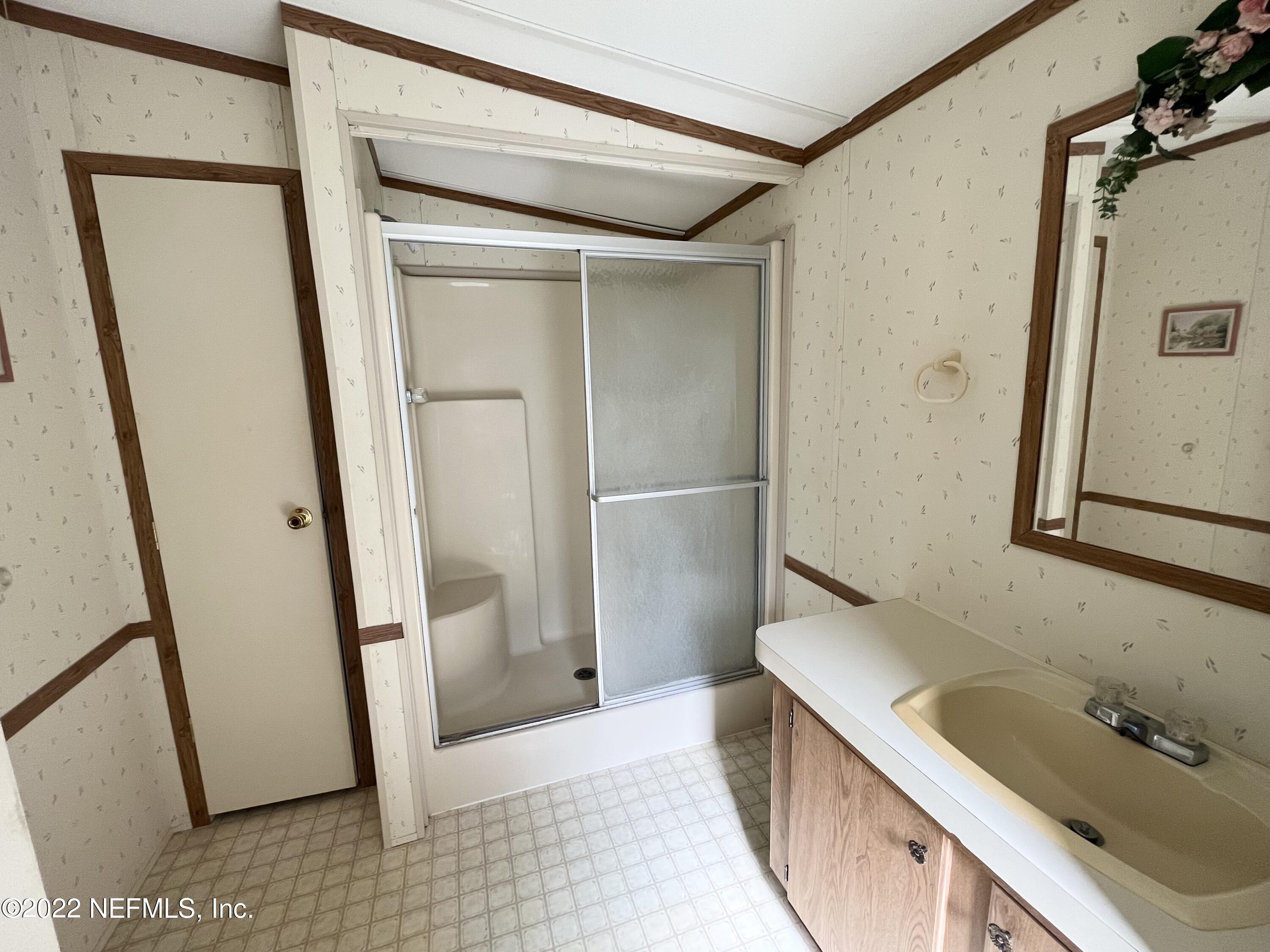 400 East Bannerville Road Palatka, FL 32177 - Photo 10 of 23 Master bathroom