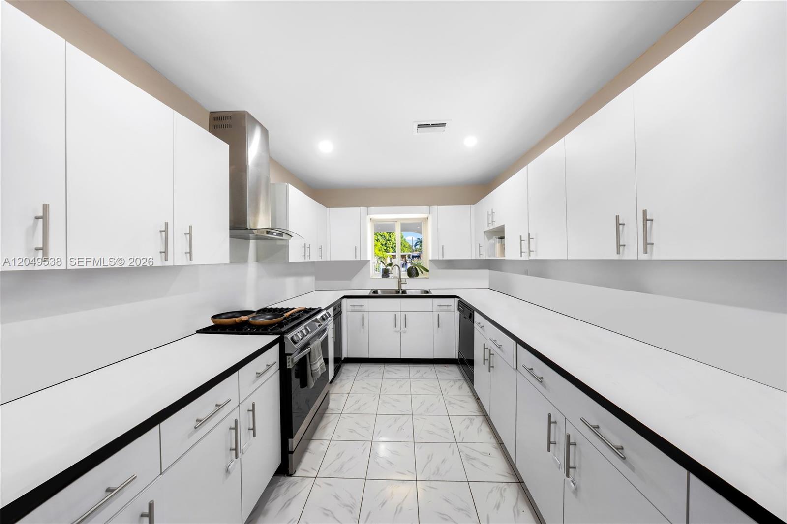 490 West 33rd Place Hialeah, FL 33012 - Photo 9 of 25